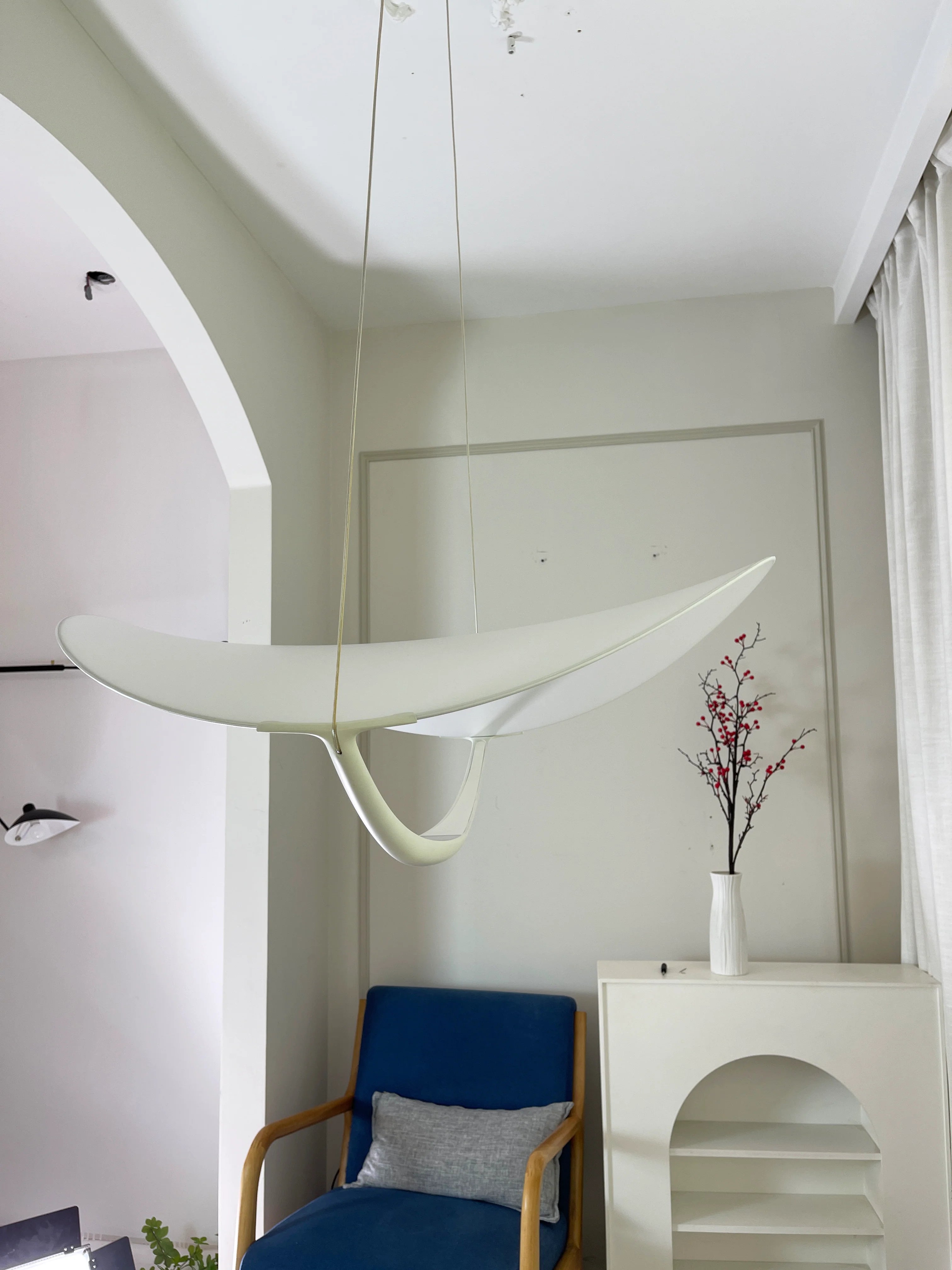 Luvra Floating Arc Pendant Light