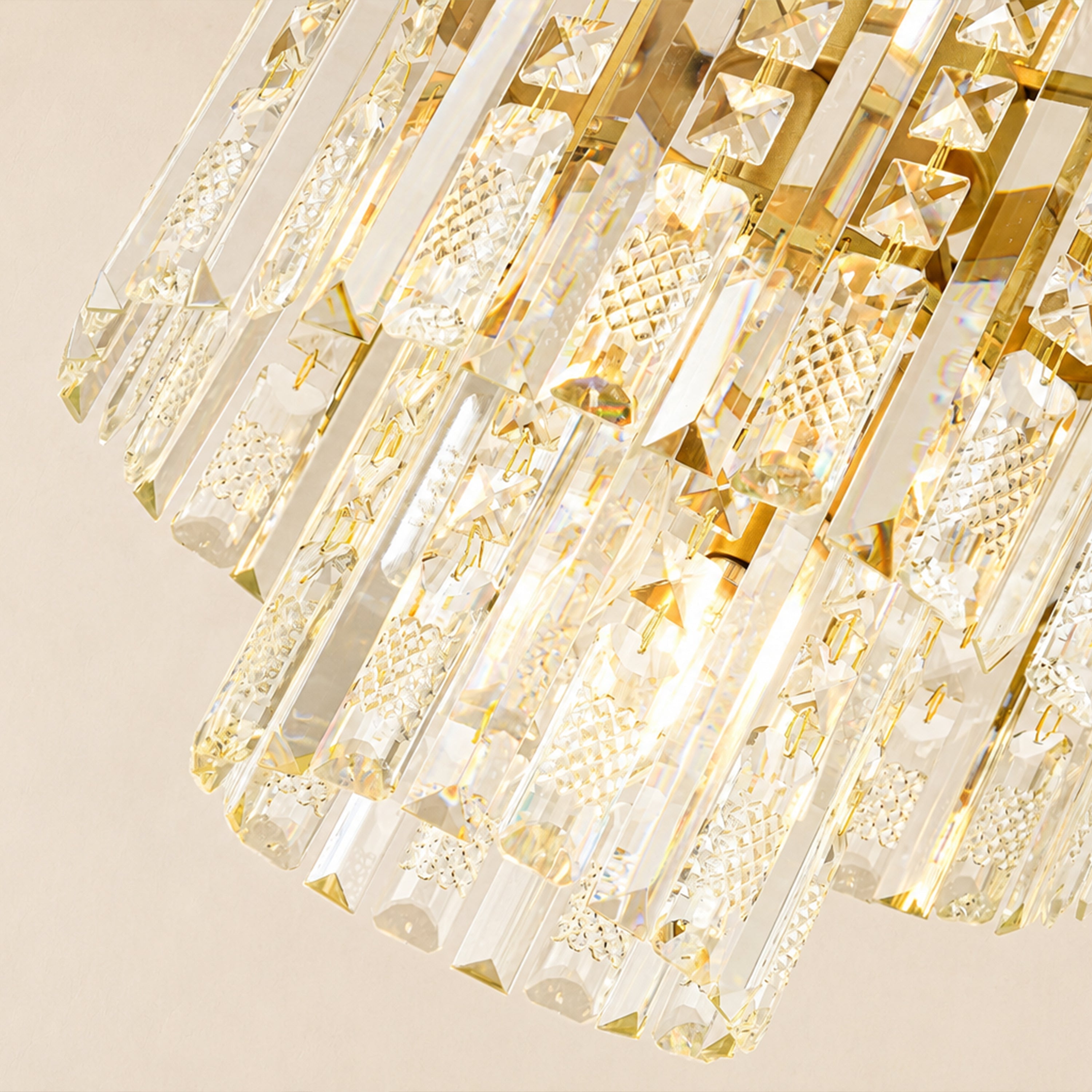 How to Choose Modern Crystal Pendant Lights for Elegant Interiors