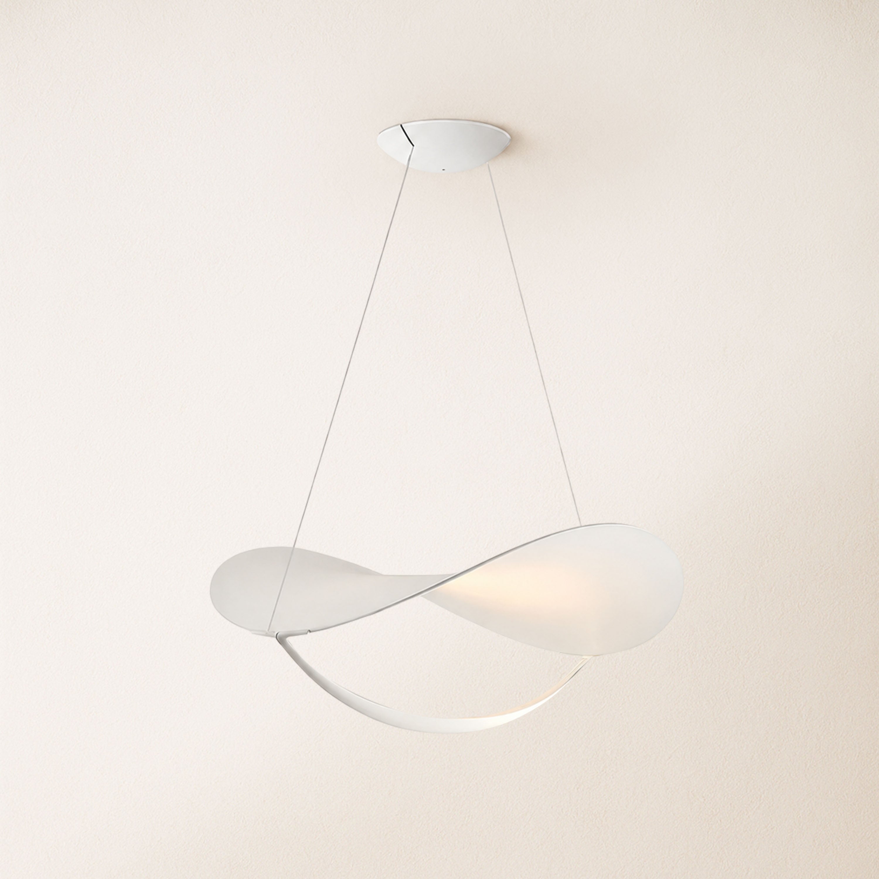 Luvra Floating Arc Pendant Light