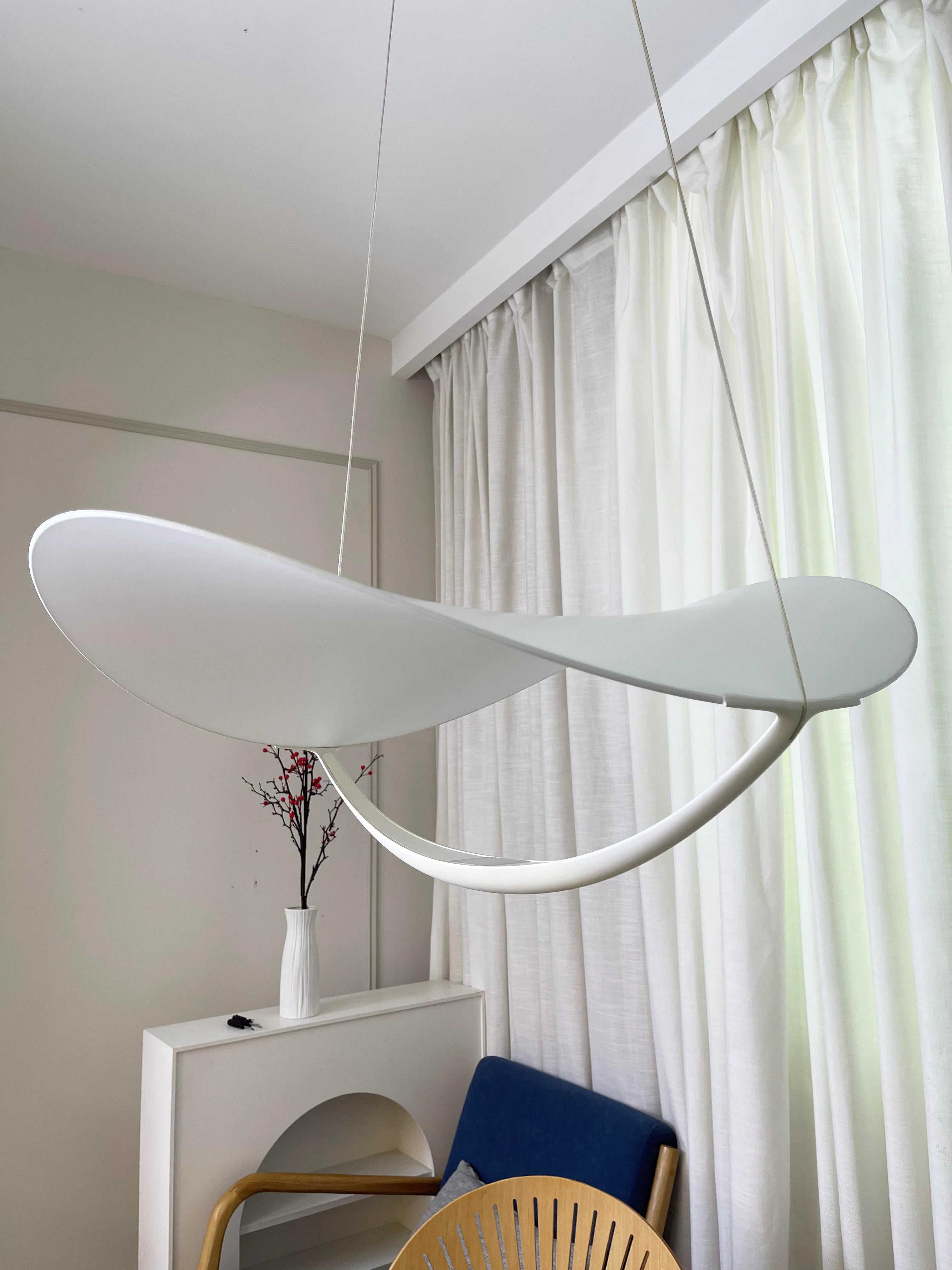 Luvra Floating Arc Pendant Light