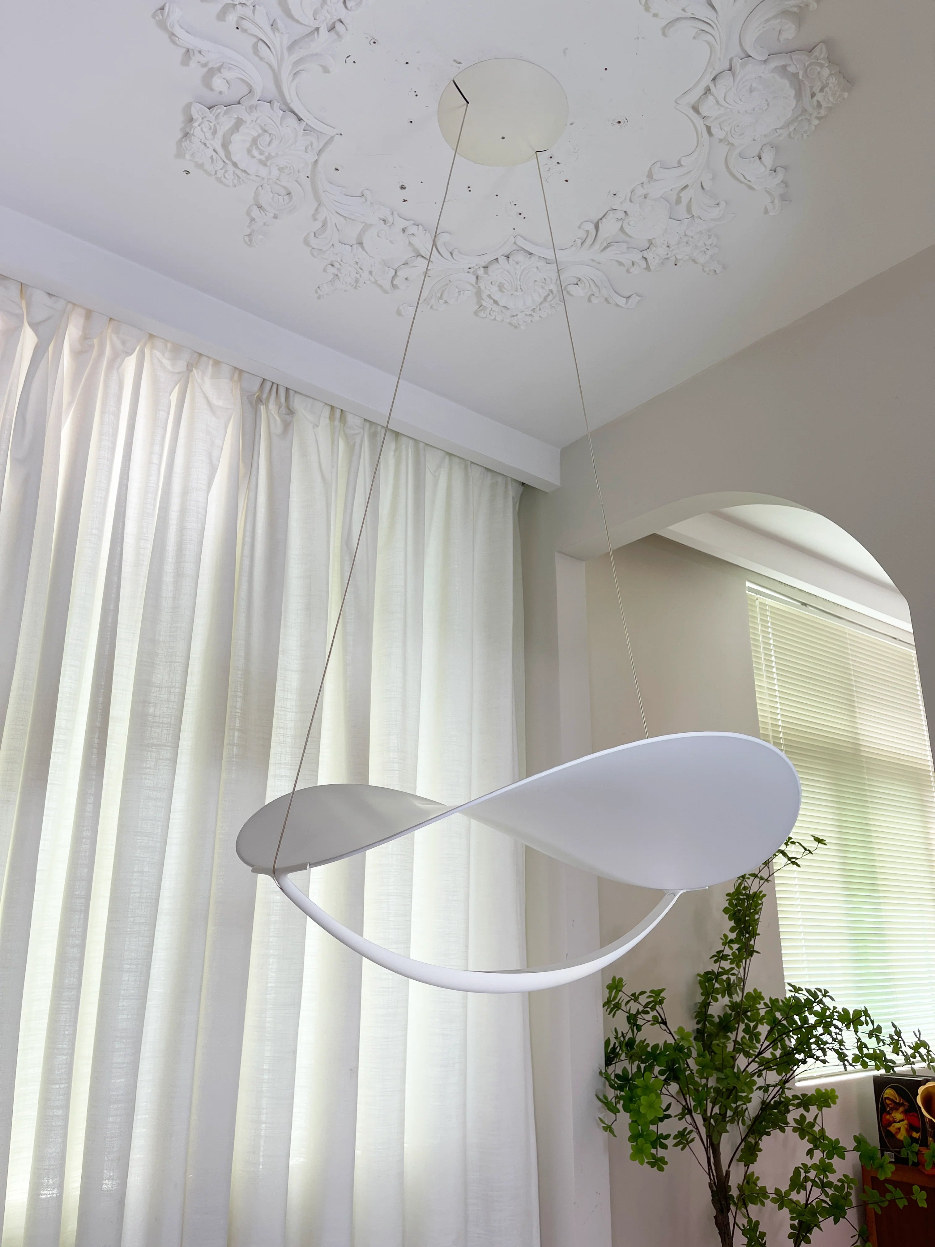Luvra Floating Arc Pendant Light