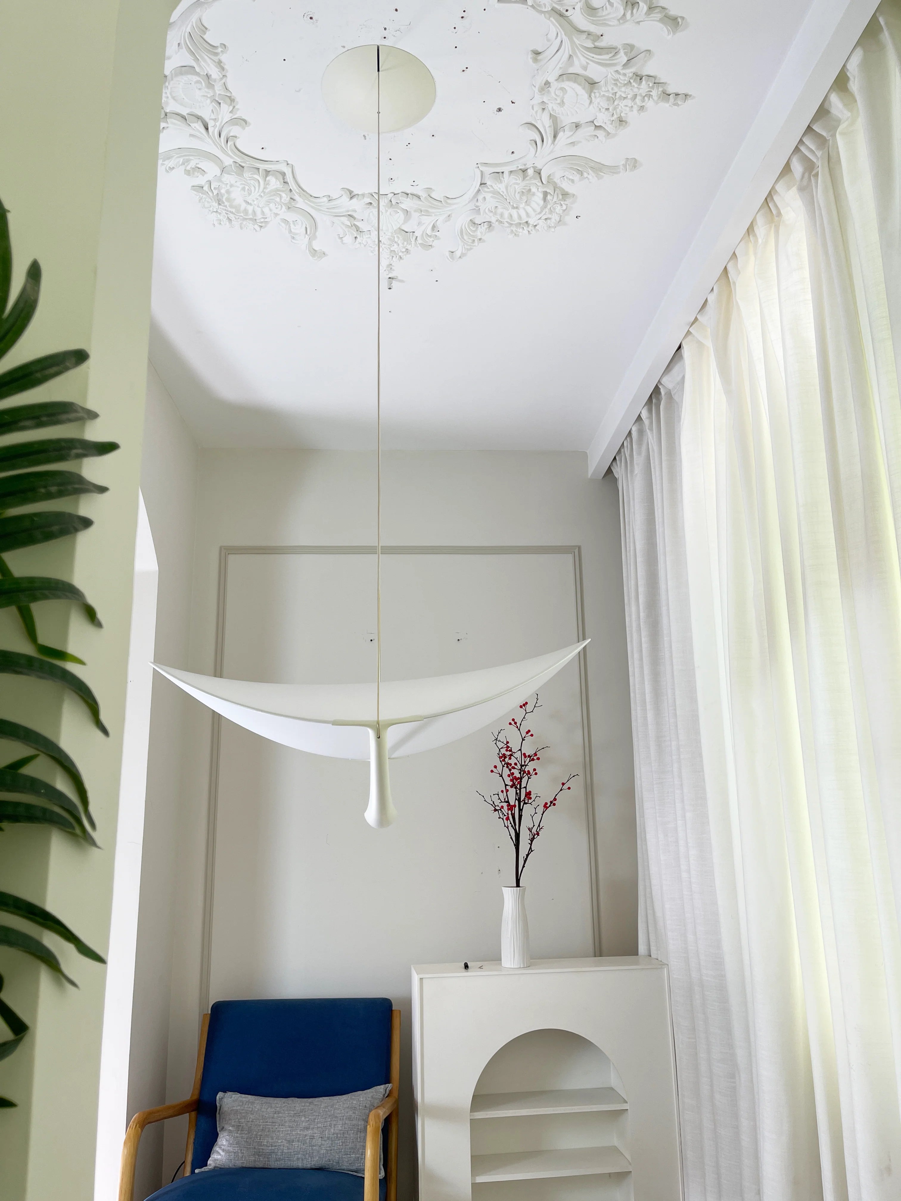 Luvra Floating Arc Pendant Light