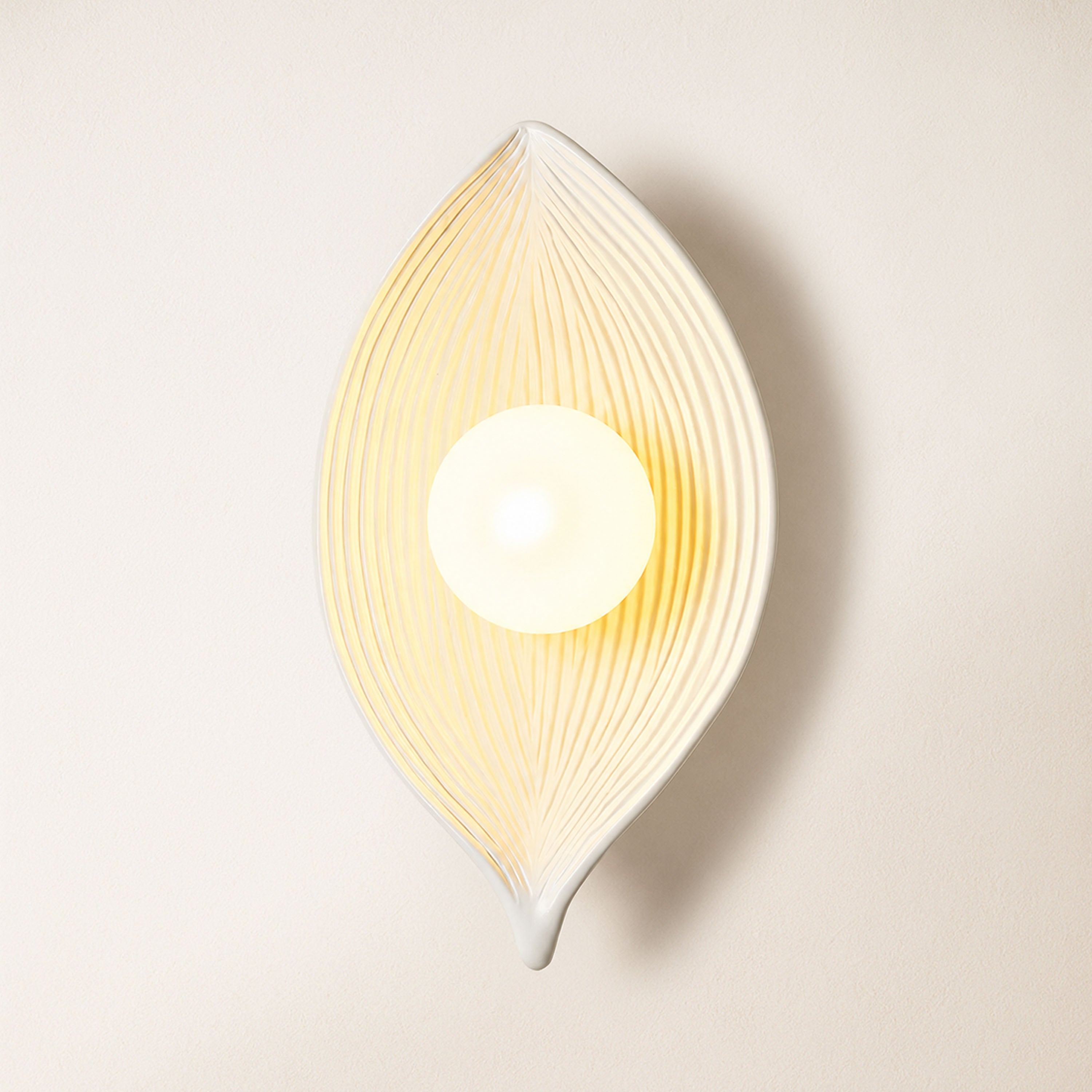 Sylvara Resin Leaf Wall Sconce 